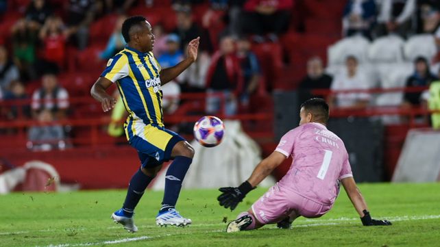 Campaz tuvo que salir en el entretiempo ante Huracán, pero ya está recuperado. En Central esperan mucho más del colombiano.