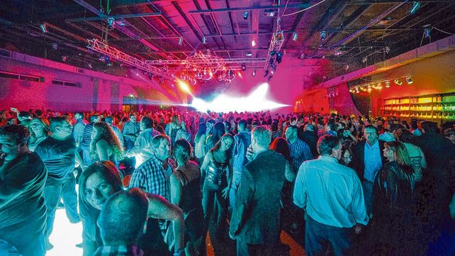 Bailemos. La Noche de la Nostalgia tiene eventos de todo tipo y color