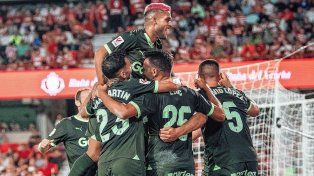 Girona derrotó a Granada y sigue peleando arriba en España