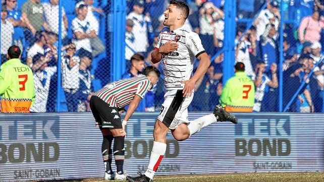 Newells le dio otro mazazo a un Vélez que se cae a pedazos