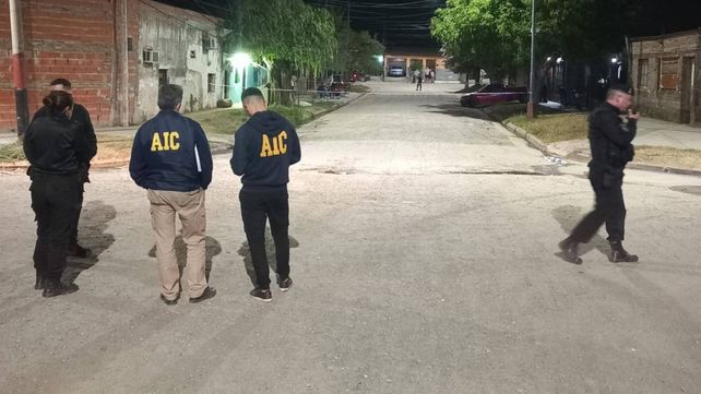 Crimen en barrio Chalet: un hombre de 33 años fue asesinado a tiros en plena calle Crimen en barrio Chalet: un hombre de 33 años fue asesinado a tiros en plena calle