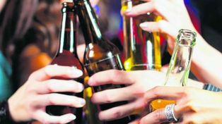 Afirman que tomar un poco de alcohol espeligroso para la salud