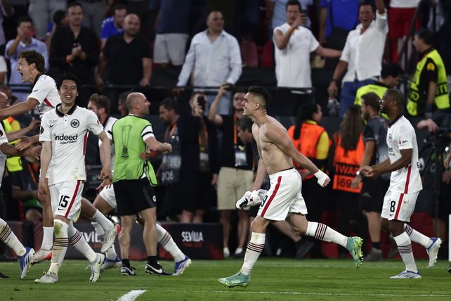 El exmillonario Borré hizo el tanto del empate y el penal decisivo en la tanda definitoria.