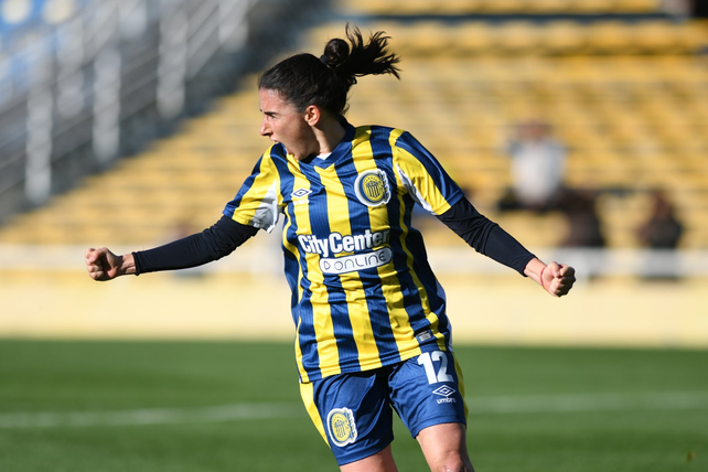 Antonella Amici festeja el tercer gol canalla.