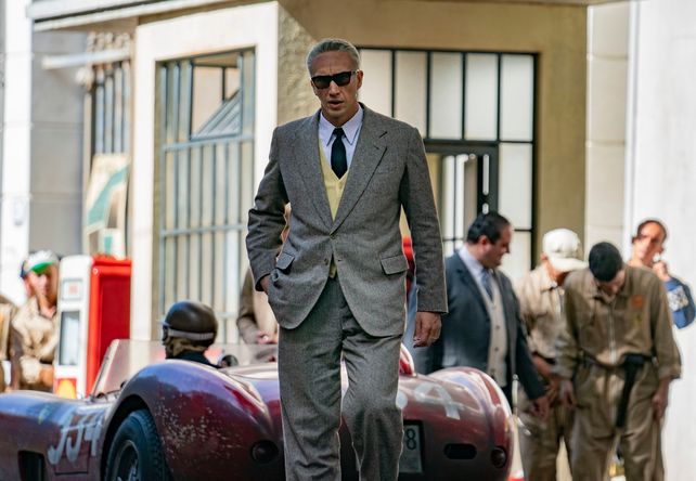 Adam Driver interpreta a Enzo Ferrari a fines de los años 50