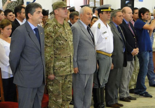 Ante la presencia de autoridades
