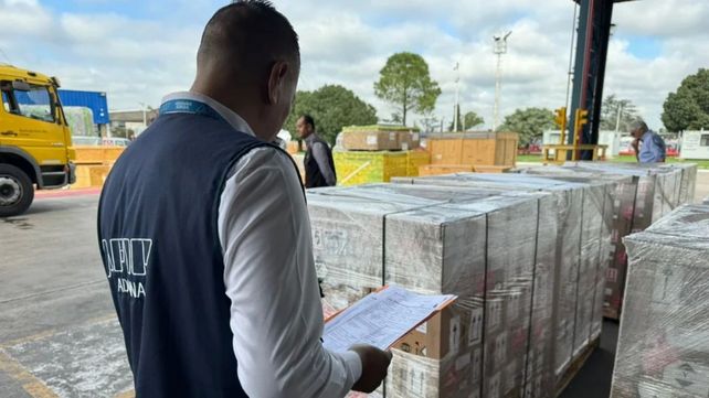 Llegó la primera carga de repelentes desde el exterior: Rosario y Santa Fe, destinos prioritarios