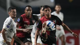 Iván Gómez es el tractor del mediocampo leproso.