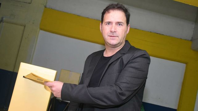 Hernán Marty (Comunidad Canalla) emitió esta mañana su voto en el Gigante.