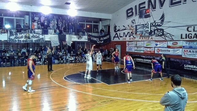 Almagro eliminó a Olimpia y llegó a las semifinales del Torneo Dos Orillas de Básquet.