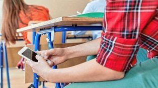 El uso de celulares en el aula es un tema que genera controversia.