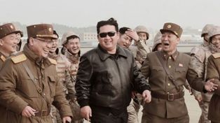 El presidente norcoreano Kim Jong-Un junto a los efectivos del ejército de aquella nación.
