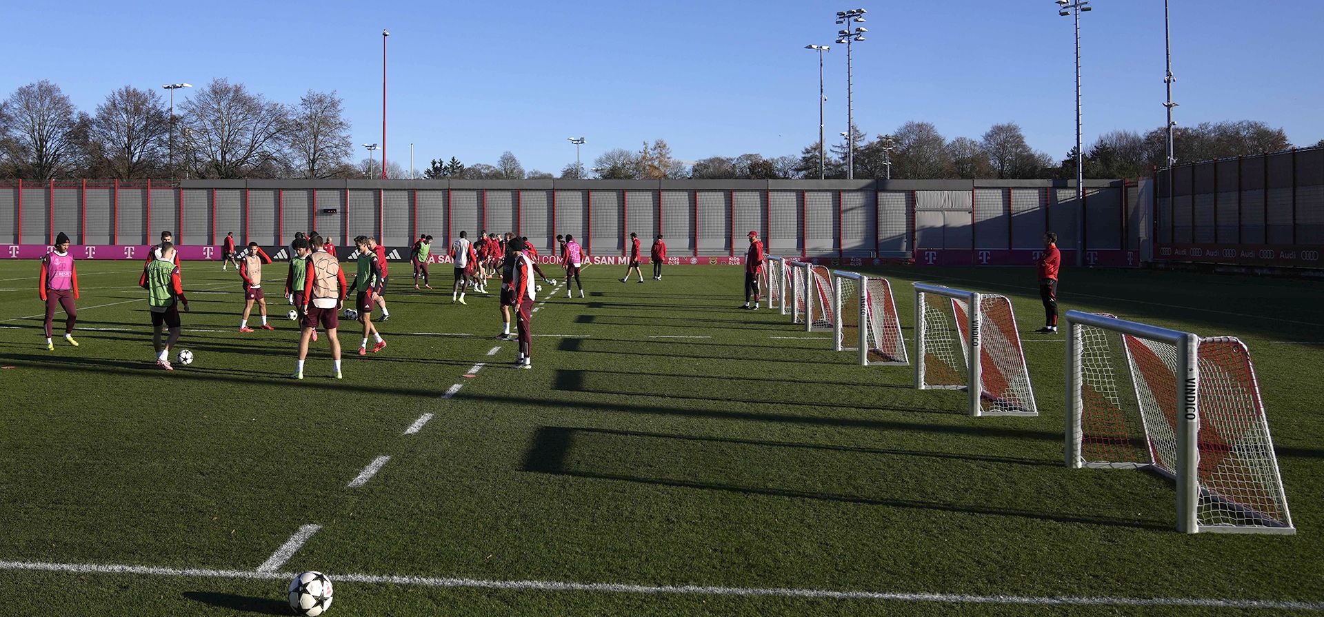Los jugadores del Bayern se preparan para una sesión de entrenamiento en Múnich, Alemania, el lunes 25 de noviembre de 2024, antes del partido de apertura de la Liga de Campeones entre el FC Bayern y el PSG. (Foto AP/Matthias Schrader) Los jugadores del Bayern se preparan para una sesión de entrenamiento en Múnich, Alemania, el lunes 25 de noviembre de 2024, antes del partido de apertura de la Liga de Campeones entre el FC Bayern y el PSG. (Foto AP/Matthias Schrader)