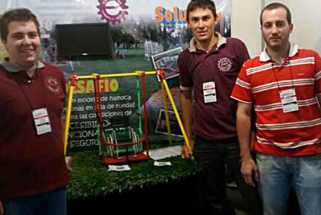 Estudiantes santafesinos que diseñaron una hamaca inclusiva representarán al país
