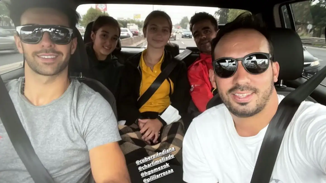La foto que dejó al descubierto el viaje de Indiana y una amiguita con Manu Urcera y dos compañeros del piloto.&nbsp;