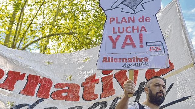 En alerta. La docencia santafesina sabe que no quedan muchos días para escuchar una propuesta concreta de aumento salarial.
