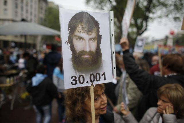 30.001. Con carteles y pancartas