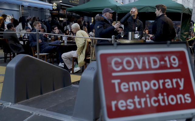 Tras meses de encierro los ingleses retoman las actividades restringidas