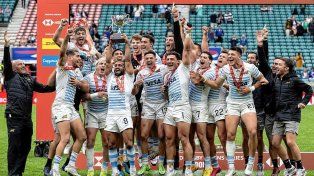 Los jugadores de Los Pumas 7 festejan el título en Londres.
