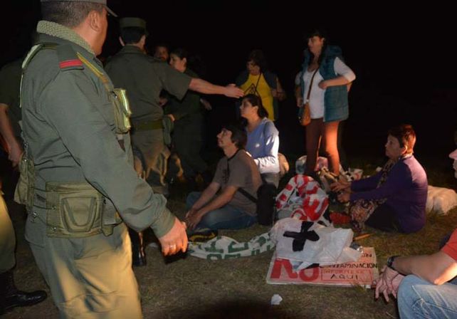 En la madrugada del 3 de agosto Gendarmería desalojó la ruta 015 en forma violenta.