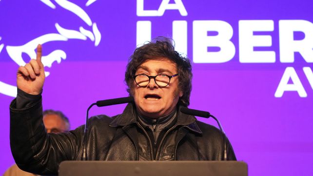Javier Milei intenta ocupar la centralidad política tras la dura derrota de LLA en provincia de Buenos Aires.