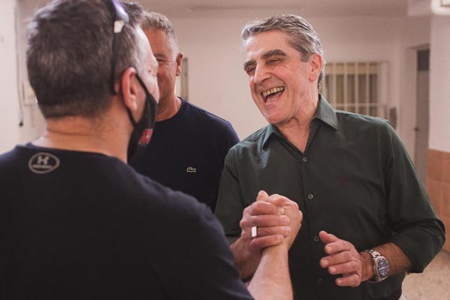 El senador festejó su triunfo por más de 11 puntos de diferencia en el departamento San Lorenzo.&nbsp; 