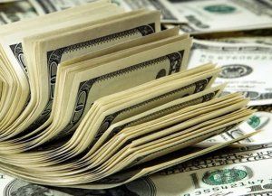 El dólar blue llegó este jueves a los 400 pesos
