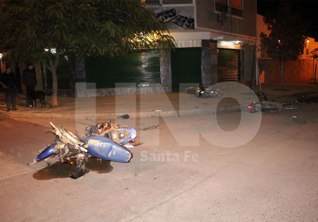 San José y Amenábar. Así quedaron las motos que chocaron en la noche del pasado viernes 13 de mayo.