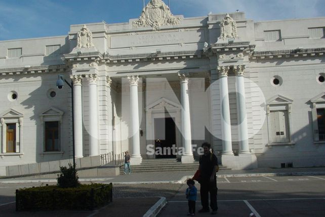 Más de 3.000 contratados esperan que Diputados apruebe su pase a planta