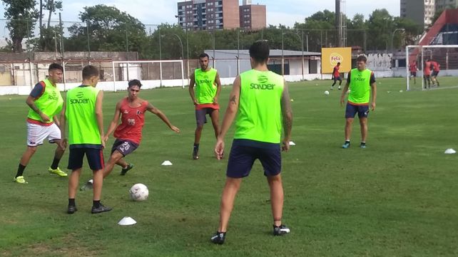 El momento de la redonda. En el medio del entrenamiento, llegó el turno de trabajar con el balón, algo que no sucedía después de un mes y medio sin actividad. La pelota siempre está.
