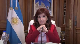 A Cristina la acusan de utilizar aviones de la flota presidencial para trasladar muebles a El Calafate.