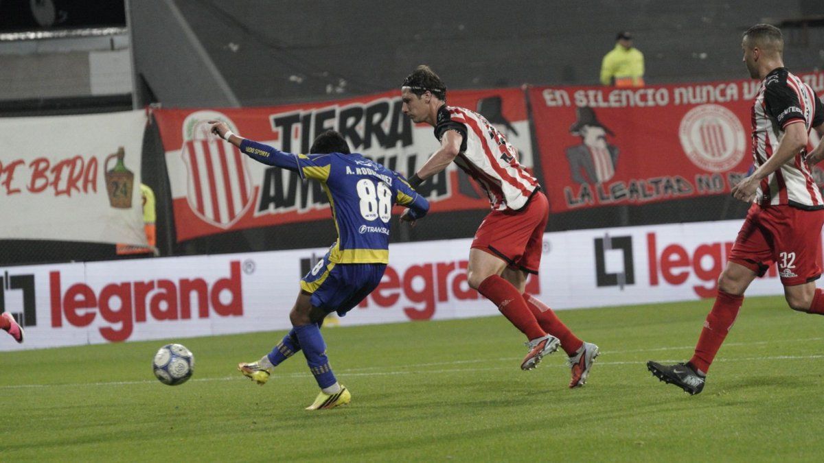 En Central hubo una apuesta redonda de Almirón: golazo de un jugador con presente y futuro