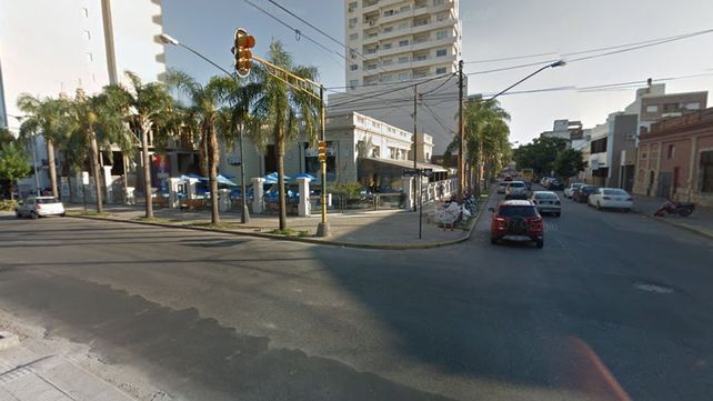 Cervezas de regalo y descuento en lisos para las personas que presenten el certificado de vacunación en algunos bares de la ciudad.