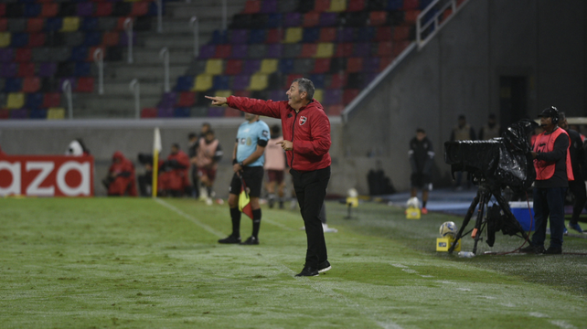 Actualidad en Newells. Frank Kudelka aportó alternativas para sumar refuerzos al plantel y las negociaciones están en marcha.