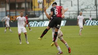 Salcedo actuó como hombre libre ante Barracas y fue uno de los responsables de la jugada que obligó a Newell’s a remar contra la corriente.&nbsp;
