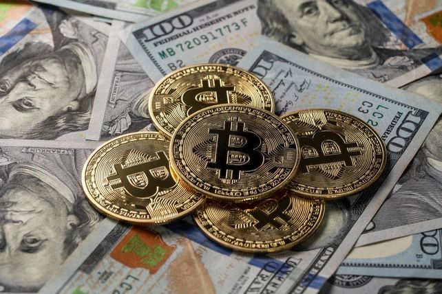 Comprar Bitcoin como refugio: por qué cada vez más argentinos eligen cripto frente al peso o el dólar