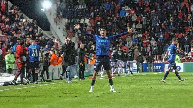 Unión ganó de local.