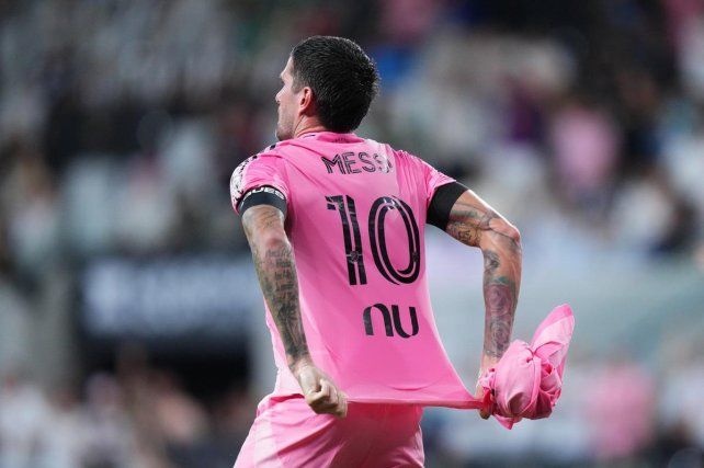 El emotivo homenaje de De Paul a Messi tras la muerte de su papá