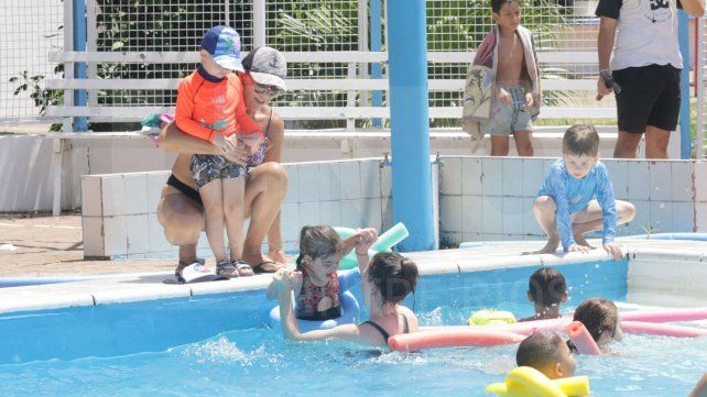 Verano en las piletas del club de Pescadores de Paraná