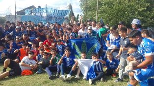 Barrio Rucci esta de fiesta. 1º de Mayo goleó 7 a 1 y no dependió de nadie para celebrar el retorno a la B.