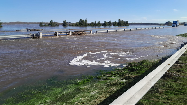 La autopista a Buenos Aires, una de las principales complicaciones tras el temporal que afectó al norte de esa provincia.