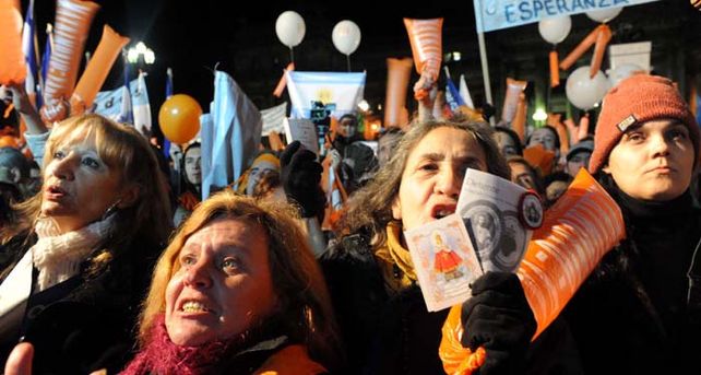 Multitudinaria marcha frente al Congreso en defensa del matrimonio hombre-mujer