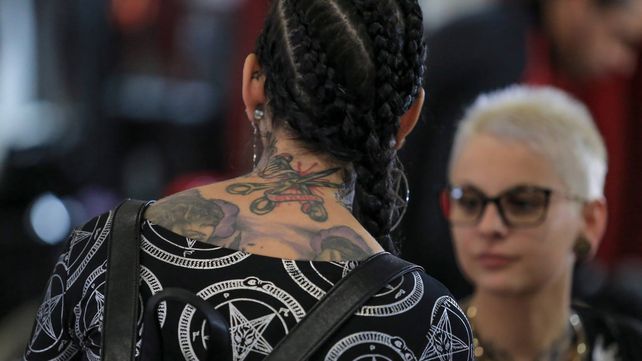 Barbas, bigotes y tatuajes en la convención internacional de Bucarest