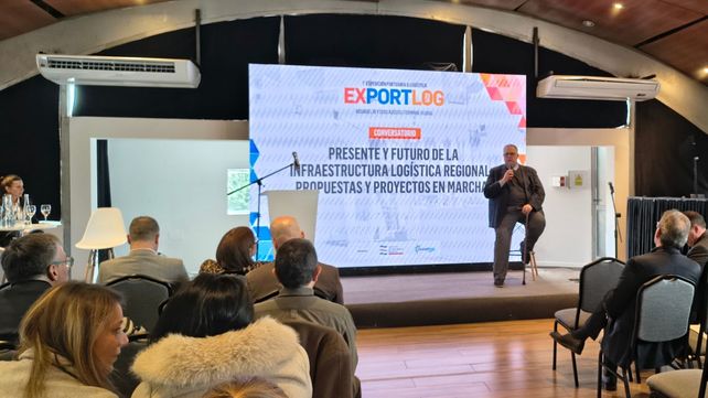 Juan Carlos Venesia, presidente del Instituto de Desarrollo Regional (IDR), institución que junto a Global Ports organizó el encuentro.
