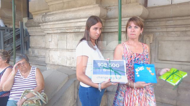Sergio Gigliotti y Cristina Morla entregaron 124 mil firmas para que Kiki vuelva a casa