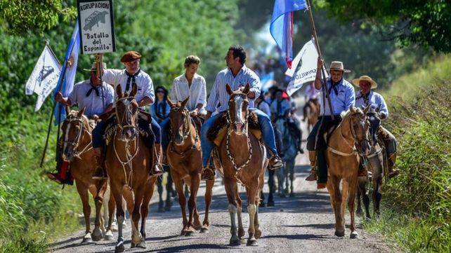 M&aacute;s de 100 jinetes participaron de la movilizaci&oacute;n.&nbsp;