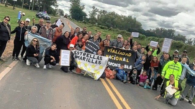 Abrazo simbólico a la Ruta Nacional 11
