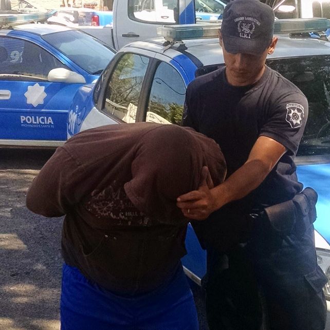 Macrocentro: aprehendieron a un cuidacoches que golpeó a una mujer policía