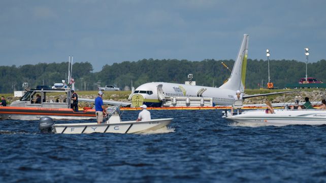 Intacto. El avión quedó apoyado sobre sus ruedas en el fondo del río y no flotando.&nbsp;