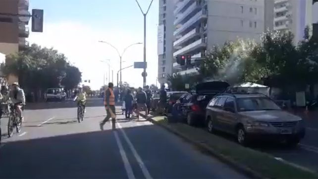 El otro clásico. Los hinchas que concurren a la cancha deben afrontar otro costo además del de la entrada: el pago a los trapitos.&nbsp;